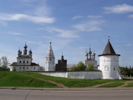 Вид на Михайло-Архангельский монастырь
