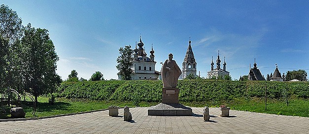 Памятник Юрию Долгорукому